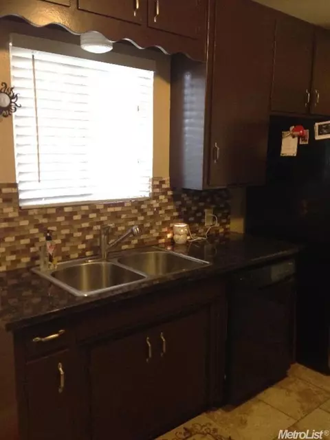 1214 Multnomah Dr, Modesto, CA 95350 photo 4