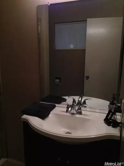 1214 Multnomah Dr, Modesto, CA 95350 photo 18