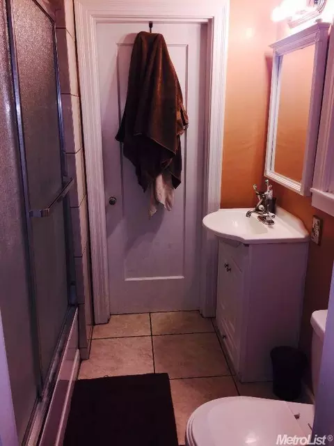 1429 Normandy Dr, Modesto, CA 95351 photo 9