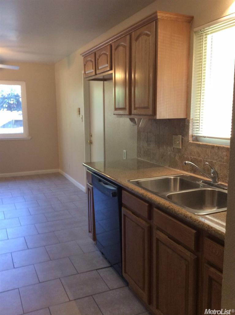 205 Bruce Ct, Modesto, CA 95350 photo 3