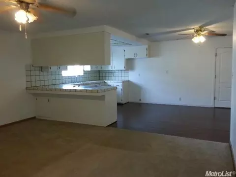 671 Carson Ave, Manteca, CA 95337 photo 4