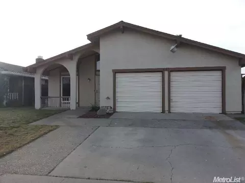 671 Carson Ave, Manteca, CA 95337 photo 2