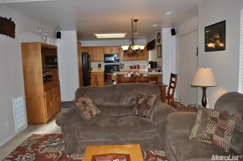 1060 Button Ct, Turlock, CA 95382 photo 8
