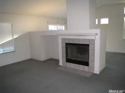 1584 Laurelbrook Dr, Tracy, CA 95377 photo 3