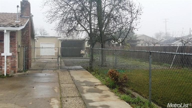 718 Souza Ave, Modesto, CA 95351 photo 2