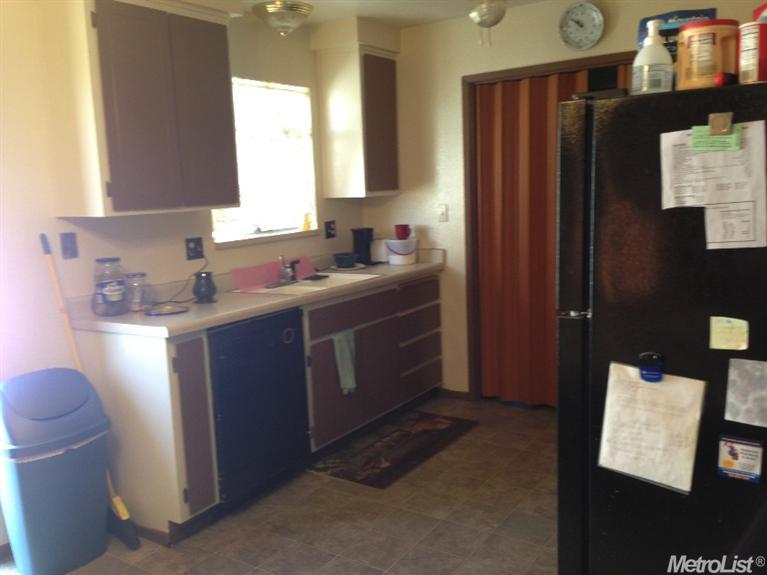 3909 Woodview Dr, Ceres, CA 95307 photo 4