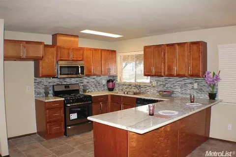 2116 Vicki Dr, Modesto, CA 95350 photo 4