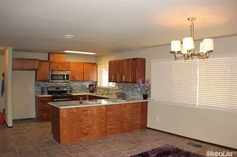 2116 Vicki Dr, Modesto, CA 95350 photo 3