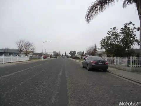 4828 Estates Dr, Modesto, CA 95357 photo 2
