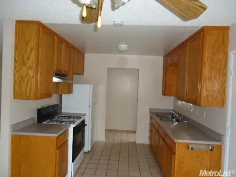 4828 Estates Dr, Modesto, CA 95357 photo 4