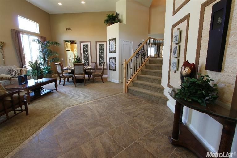 1712 Peat Ct, Los Banos, CA 93635 photo 2