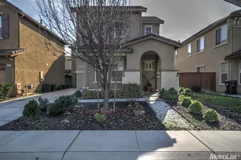 302 Pennant Ave, Lathrop, CA 95330 photo 1