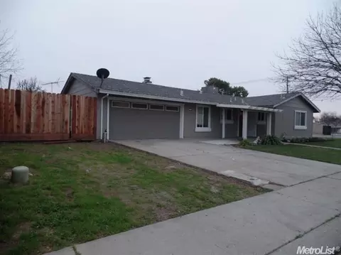 2700 Oasis Ave, Ceres, CA 95307 photo 2