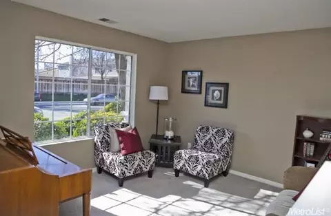 277 James W Smith Dr, Tracy, CA 95377 photo 4