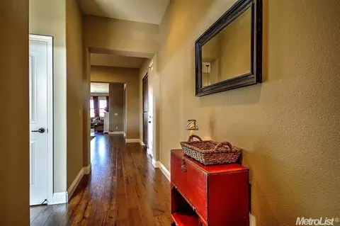 687 Oro Luce Ct, Manteca, CA 95337 photo 4