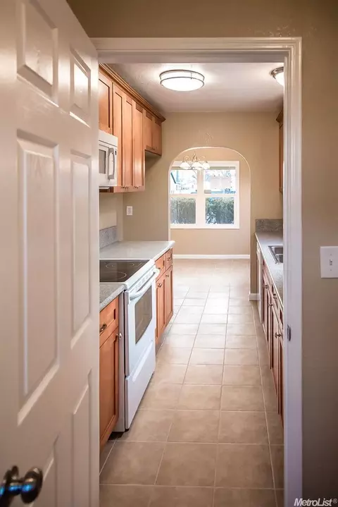 416 Maple St, Modesto, CA 95351 photo 9