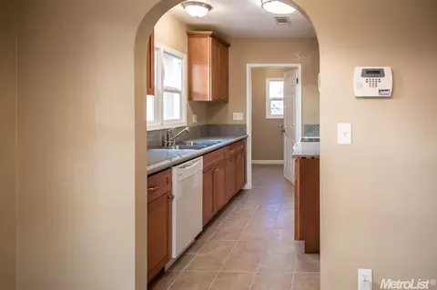 416 Maple St, Modesto, CA 95351 photo 5