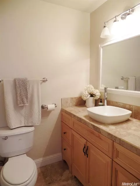 5520 Ryan Ln, Carmichael, CA 95608 photo 8