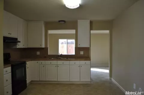 885 Sapphire, Manteca, CA 95336 photo 3