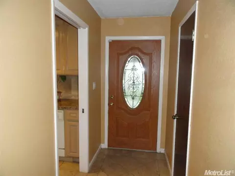 817 E Alameda St, Manteca, CA 95336 photo 6