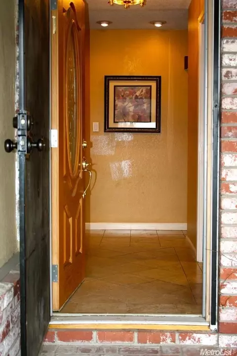 817 E Alameda St, Manteca, CA 95336 photo 4