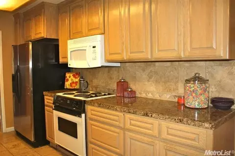817 E Alameda St, Manteca, CA 95336 photo 2