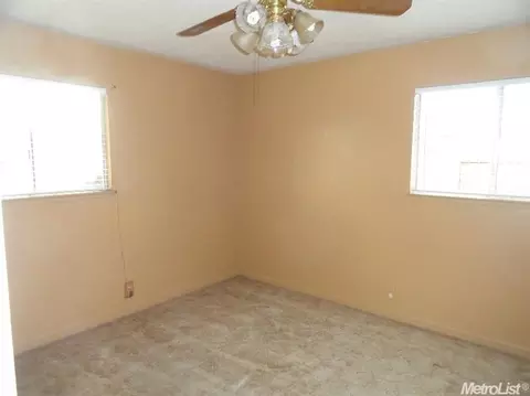 817 E Alameda St, Manteca, CA 95336 photo 8