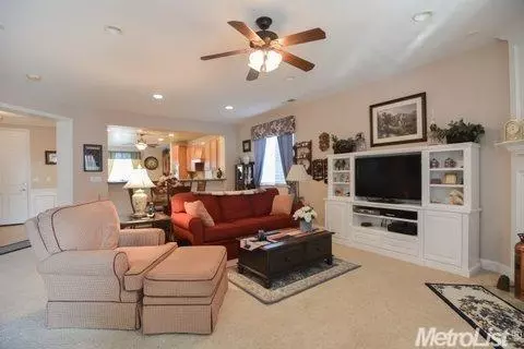 2364 Pepper Tree Ln, Manteca, CA 95336 photo 8