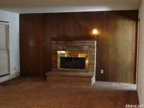 609 Windsor Dr, Lodi, CA 95240 photo 2