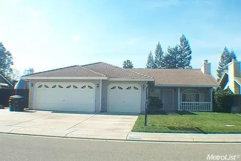 745 Danielle St, Escalon, CA 95320 photo 1