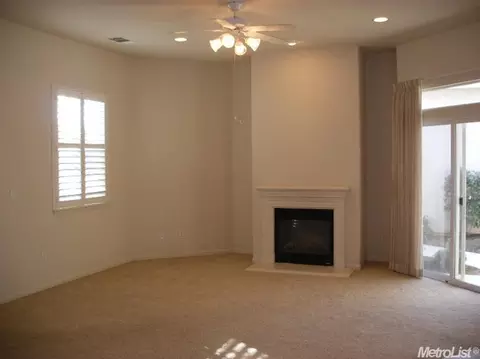 381 Cindy Dr, Ripon, CA 95366 photo 4