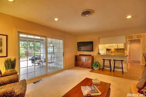 5114 Schuyler Dr, Carmichael, CA 95608 photo 9