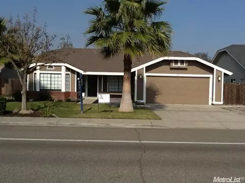 881 Georgetown Ave, Turlock, CA 95382 photo 1