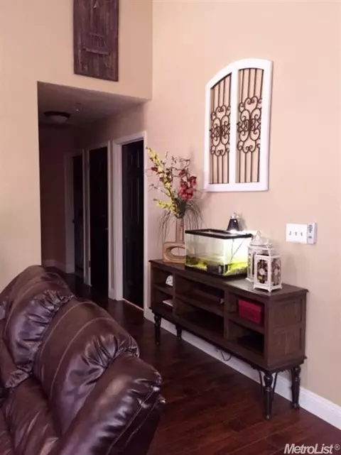 881 Georgetown Ave, Turlock, CA 95382 photo 9