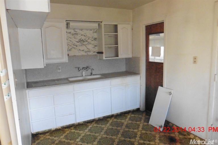 1124 Lloyd St, Lodi, CA 95240 photo 4