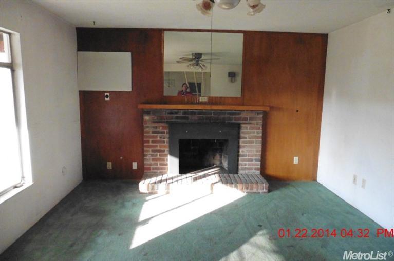 1124 Lloyd St, Lodi, CA 95240 photo 2