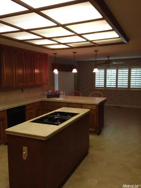 2010 Jackson Ct, Turlock, CA 95382 photo 4