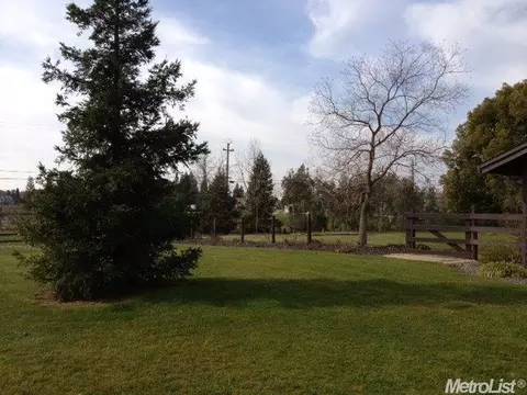 9526 Montevideo Dr, Wilton, CA 95693 photo 3