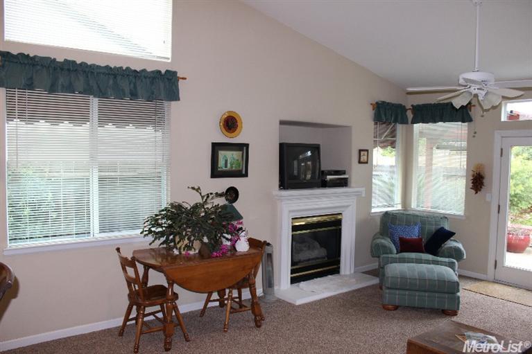 107 Farham Dr, Folsom, CA 95630 photo 4