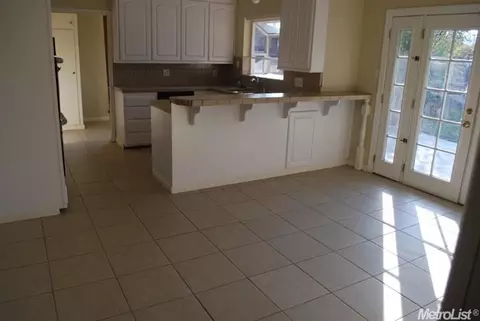 1426 Locke Rd, Modesto, CA 95355 photo 2