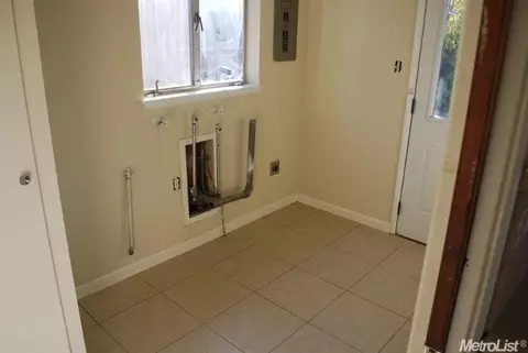 1426 Locke Rd, Modesto, CA 95355 photo 4