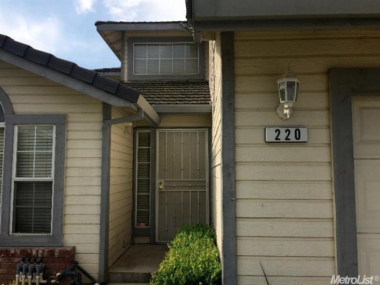 220 Sai Ln, Turlock, CA 95382 photo 2