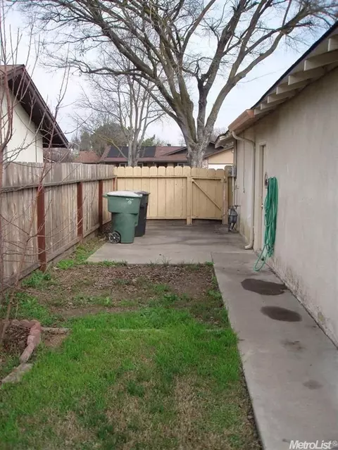 1604 Chapala Way, Modesto, CA 95355 photo 17