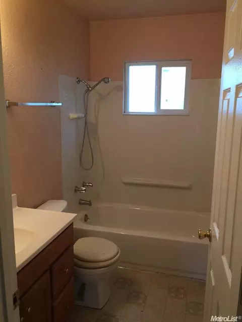 815 Nevada, Manteca, CA 95337 photo 6