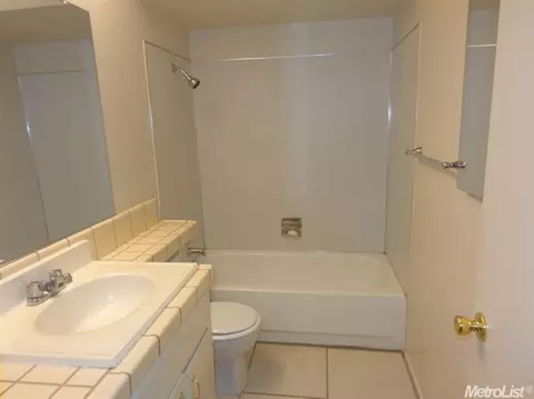 908 Larsen Ln, Modesto, CA 95351 photo 16