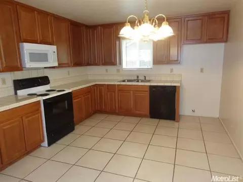 908 Larsen Ln, Modesto, CA 95351 photo 9