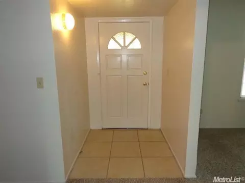 908 Larsen Ln, Modesto, CA 95351 photo 2
