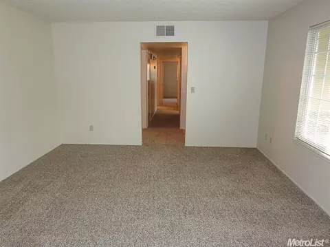 908 Larsen Ln, Modesto, CA 95351 photo 4
