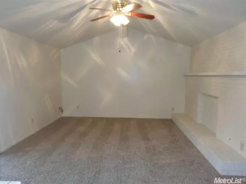 908 Larsen Ln, Modesto, CA 95351 photo 5