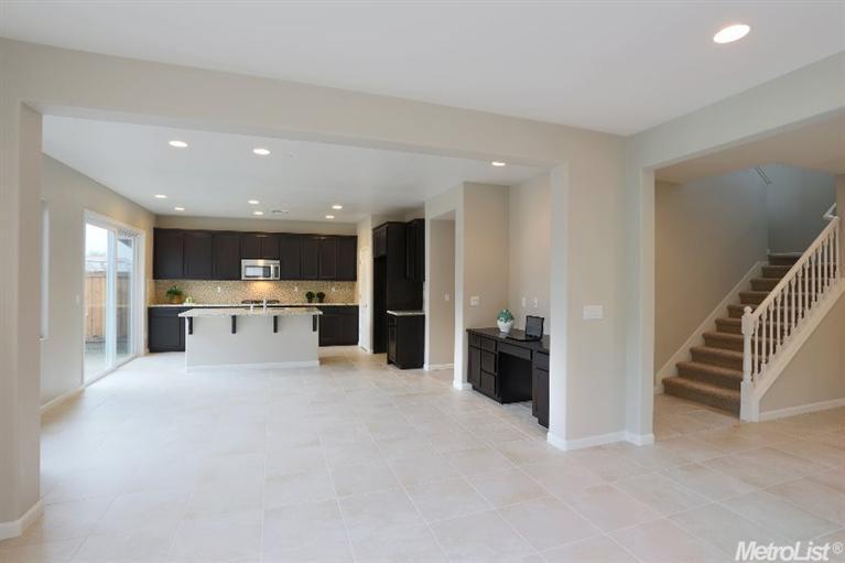 1658 Kyle Dayton Dr, Tracy, CA 95376 photo 4